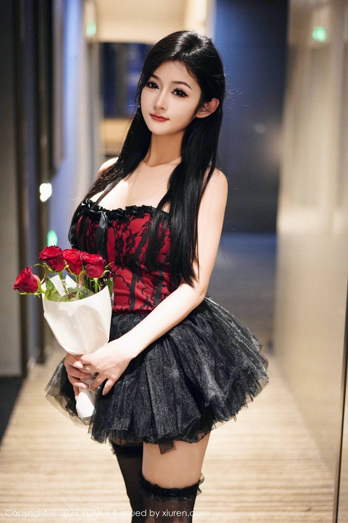 [YOUMI尤蜜荟] 2023.10.10 VOL.991 谭小灵 黑丝露肩情趣服饰 性感写真 [74+1P]