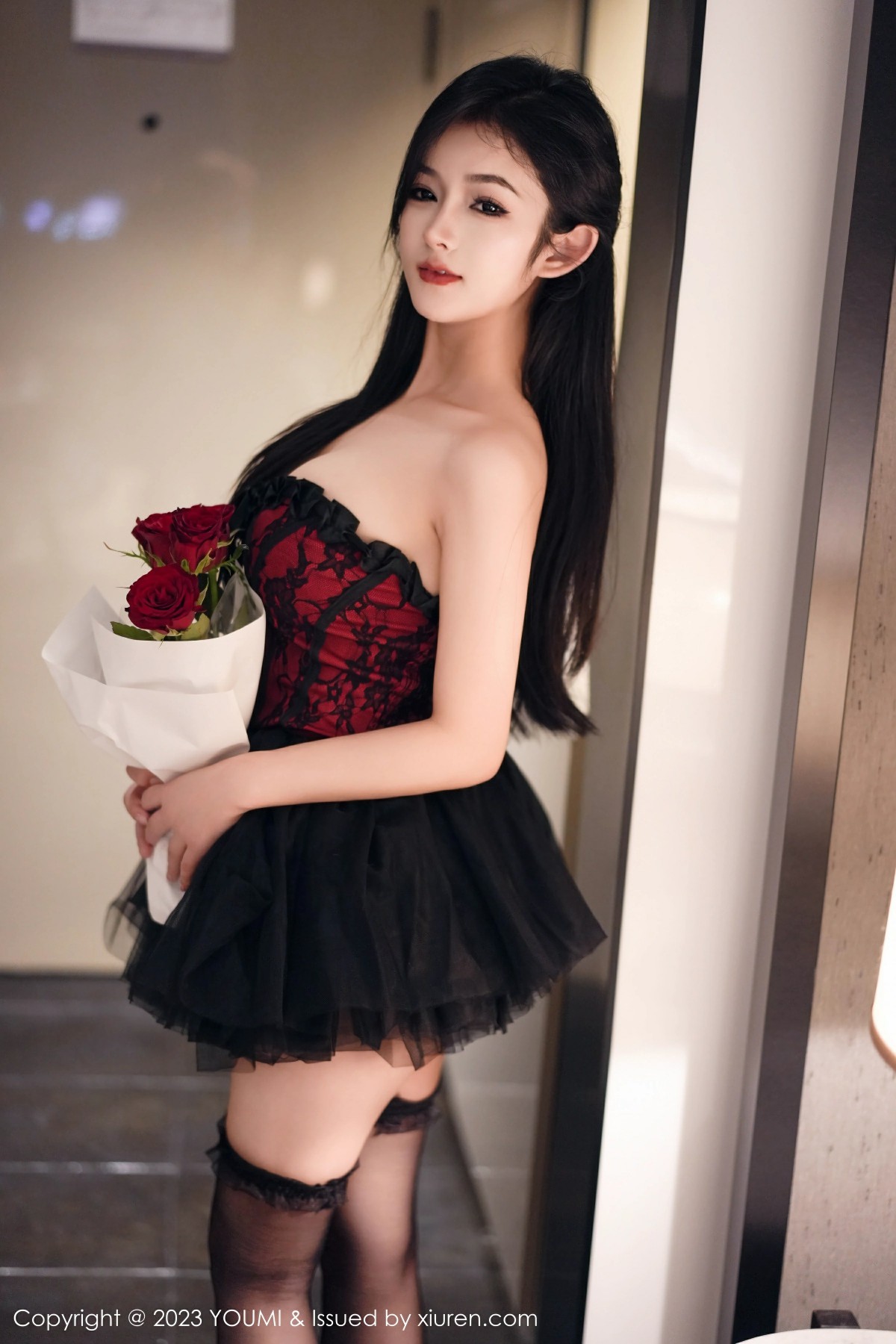 [YOUMI尤蜜荟] 2023.10.10 VOL.991 谭小灵 黑丝露肩情趣服饰 性感写真 [74+1P]
