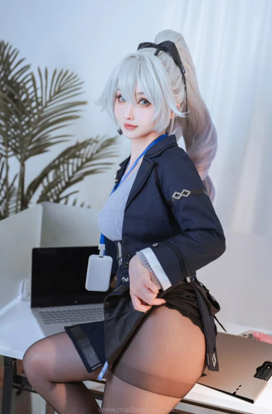 [COSPLAY]rioko凉凉子 – 布洛妮娅OL 大鸭鸭