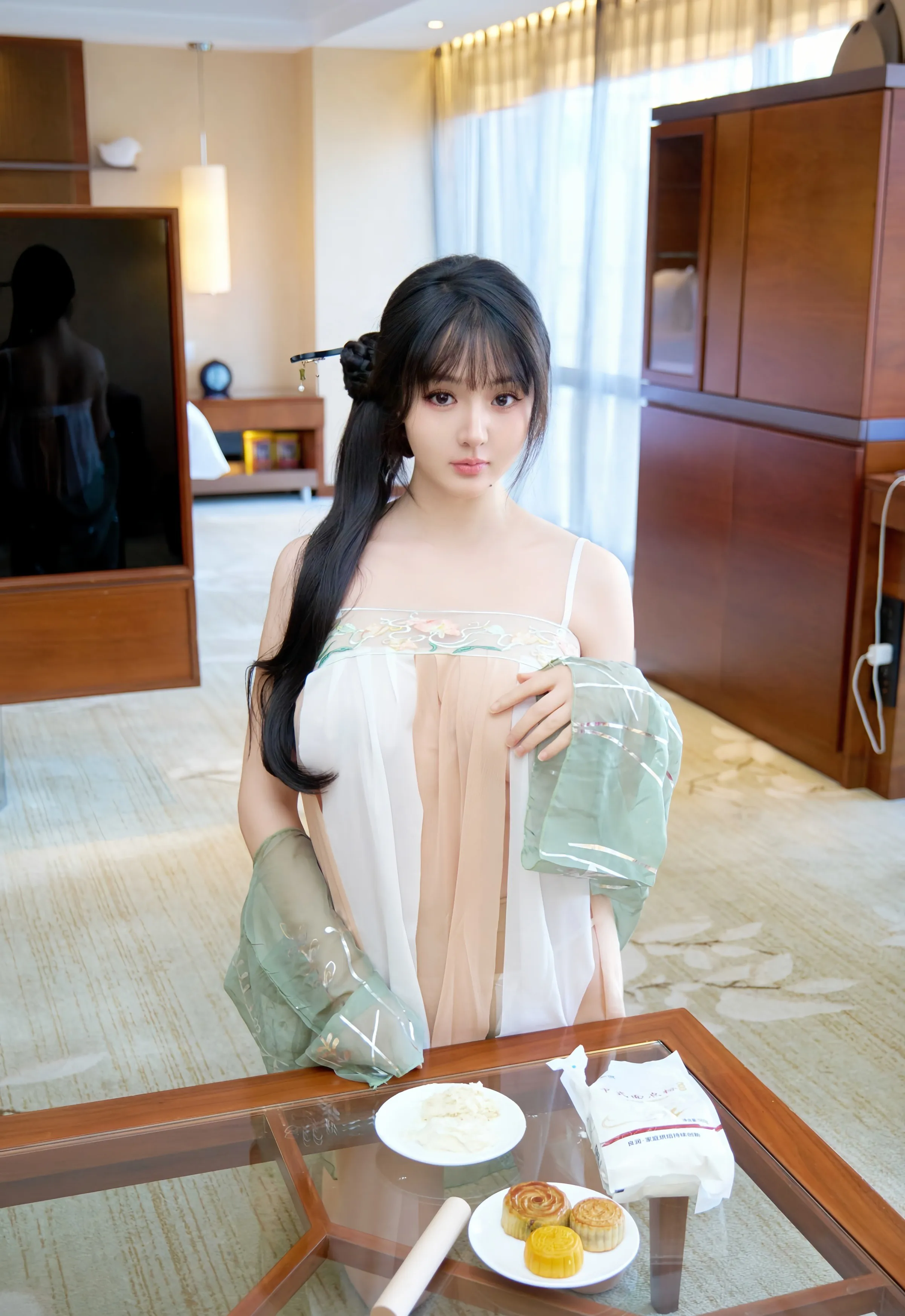 [XiuRen秀人网] 2025.09.28 No.10818 沈南汐RuRu 中秋主题 浅色古风服饰 性感写真 [56+1P]