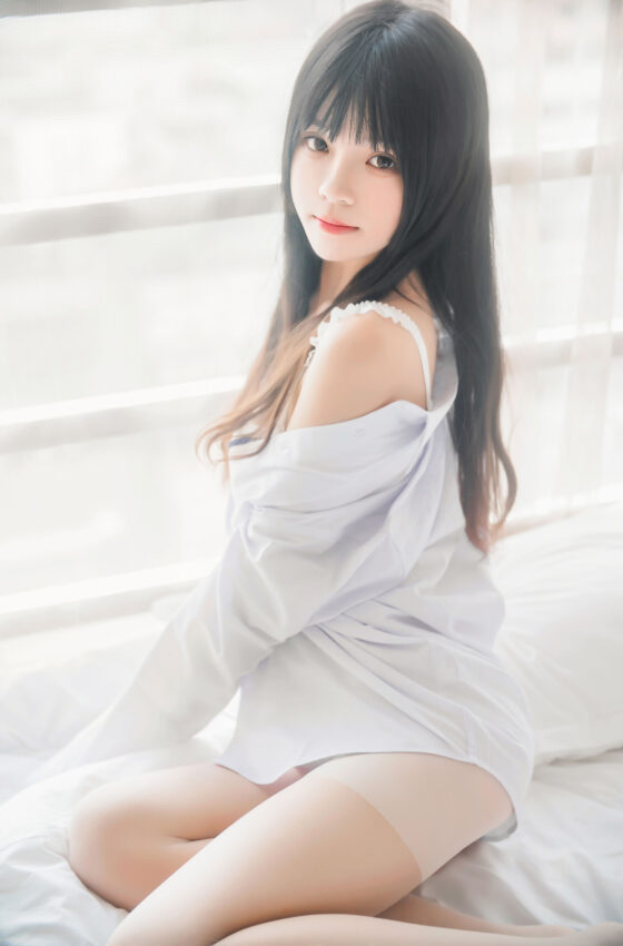 [COSPLAY] 桜桃喵 – 桜桃未熟 白衬衫散发