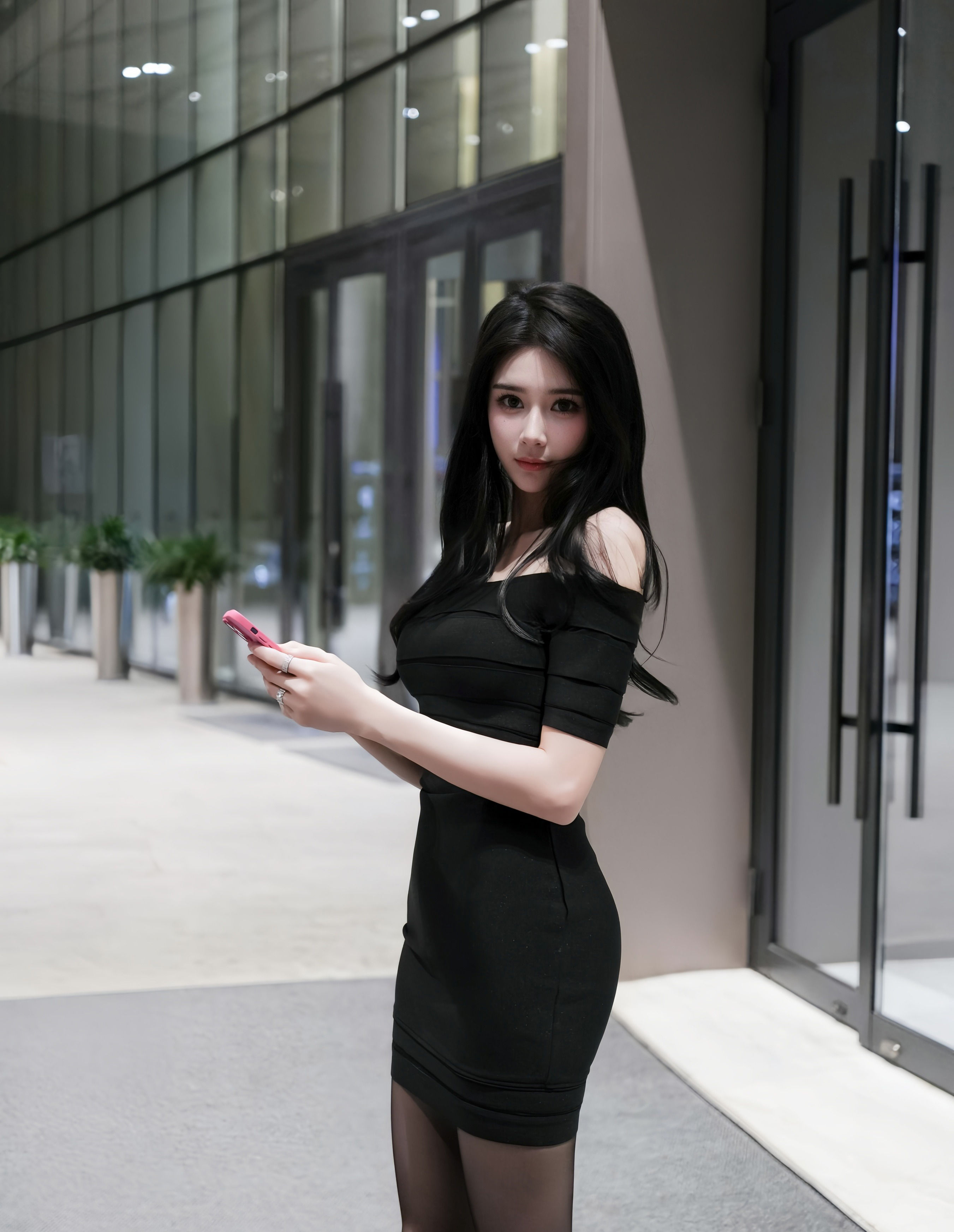 [XiuRen秀人网] 2025.11.04 No.10942 椰汁糯米姬 黑色连衣短裙 性感写真 [53+1P]