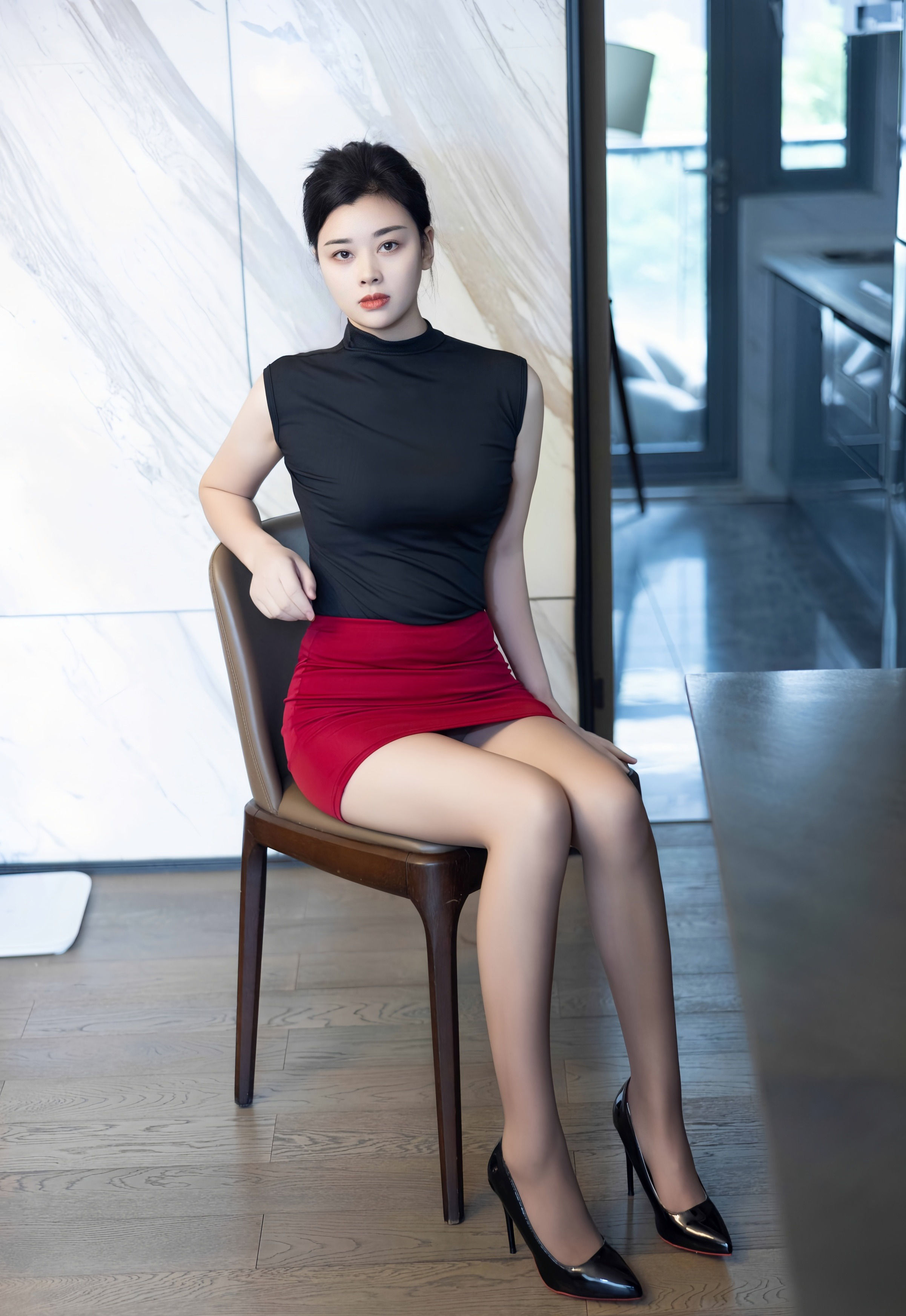 [XiuRen秀人网] 2025.11.05 No.10948 徐清妍 新人首套写真 黑色OL服饰 性感魅惑黑丝 [80+1P]