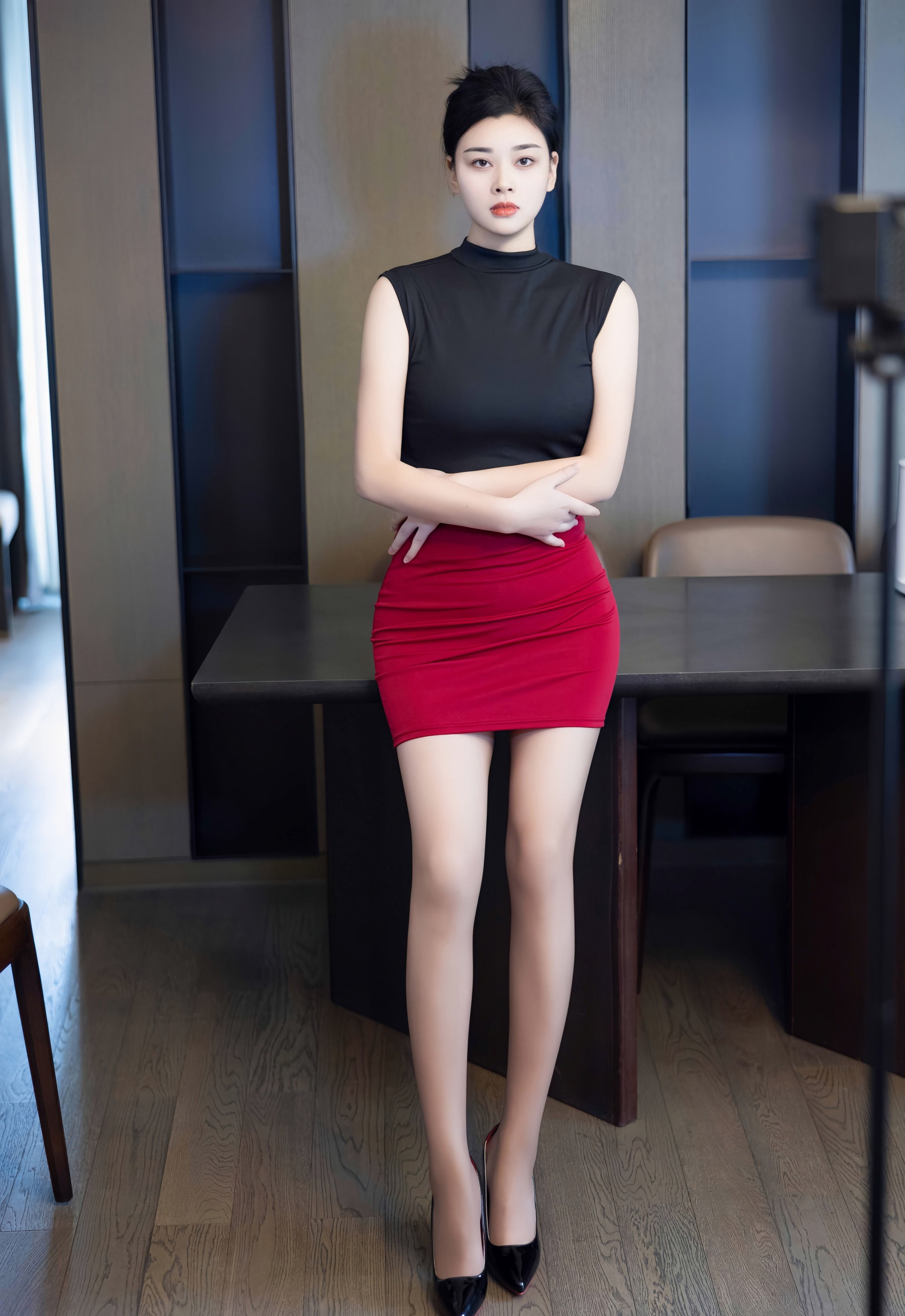 [XiuRen秀人网] 2025.11.05 No.10948 徐清妍 新人首套写真 黑色OL服饰 性感魅惑黑丝 [80+1P]