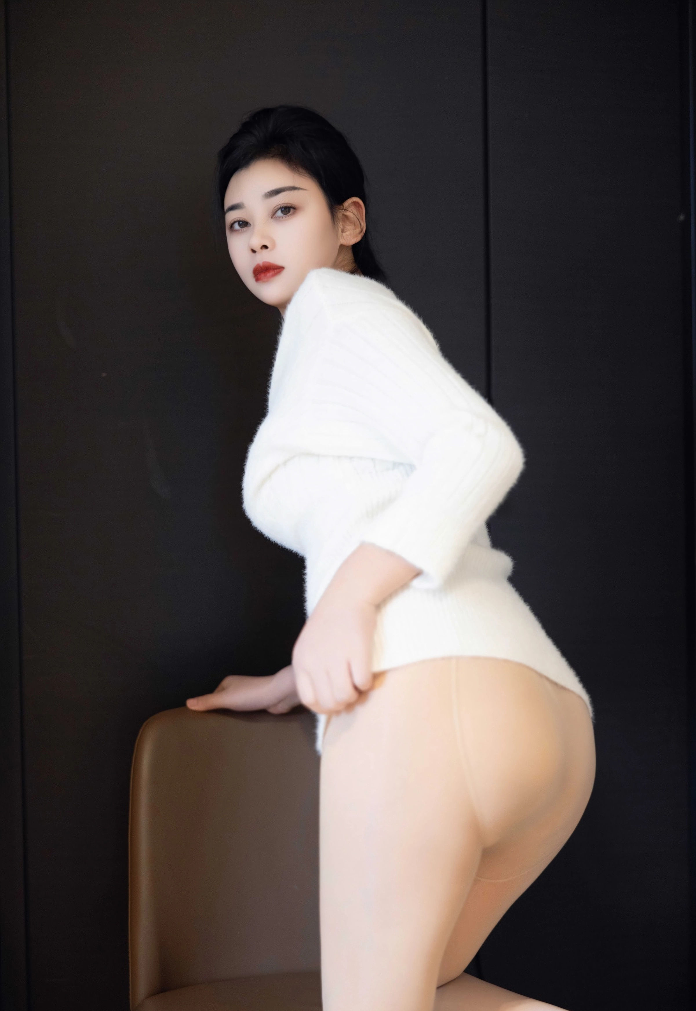 [XiuRen秀人网] 2025.11.14 No.10986 徐清妍 白色毛衣 诱人肉色丝袜 性感写真 [86+1P]