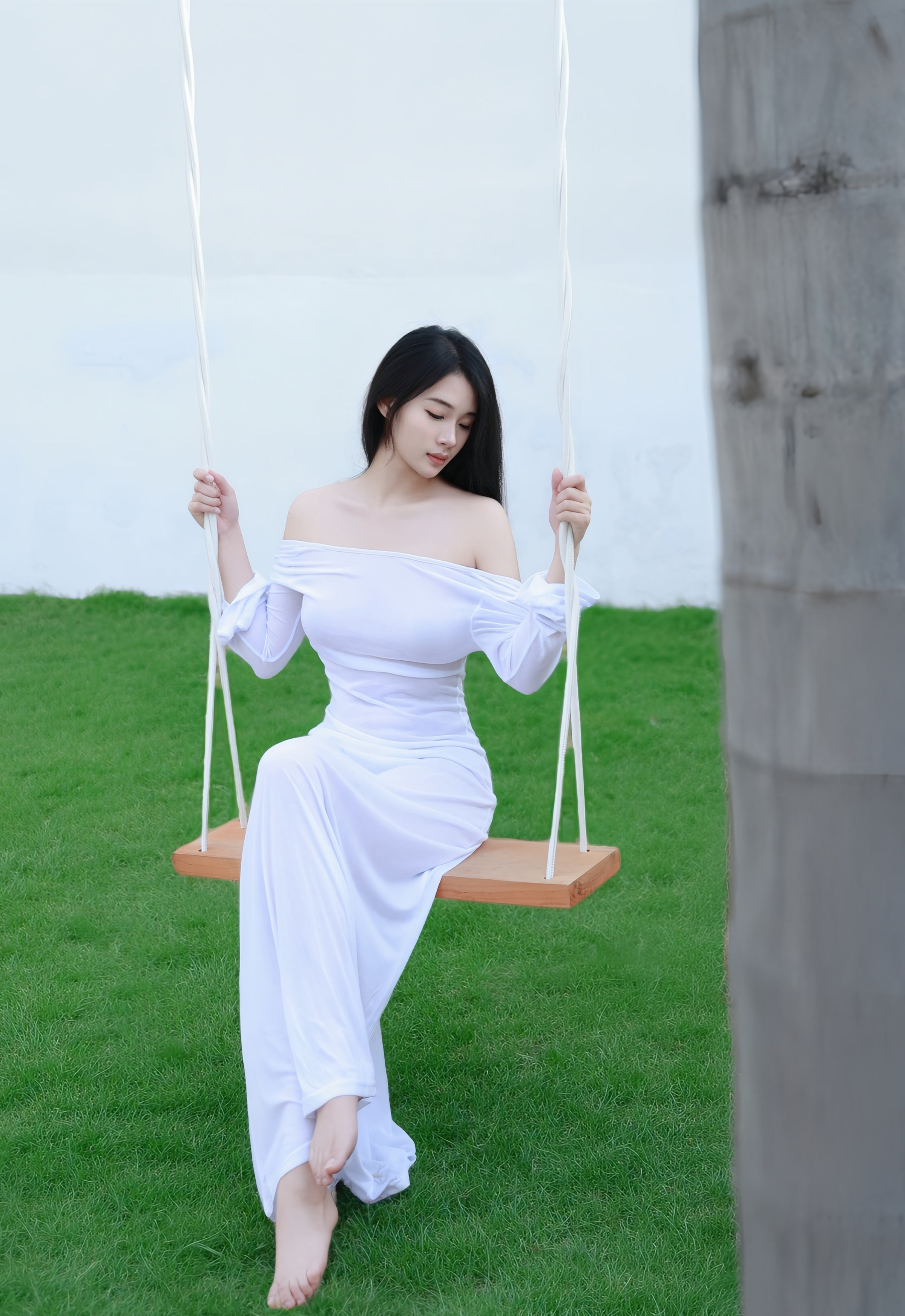 [XiuRen秀人网] 2025.12.19 No.11129 南乔 白色连衣裙 泳池场景拍摄 性感写真 [82+1P]