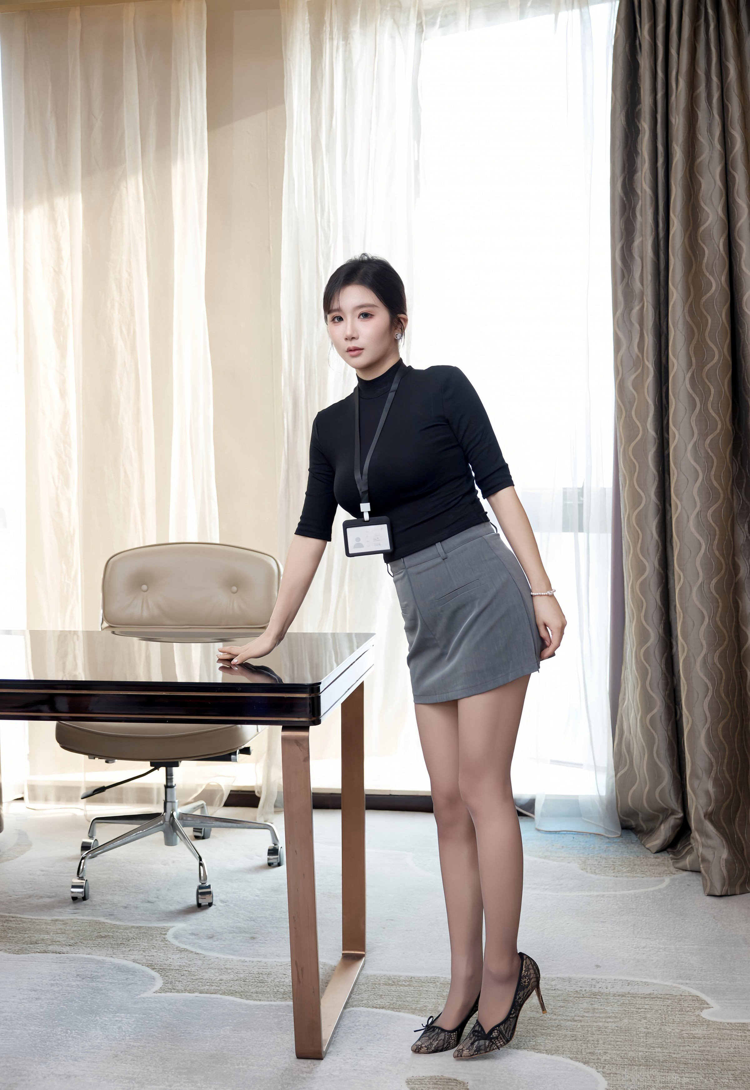 [XiuRen秀人网] 2025.12.19 No.11130 小肉肉咪 OL服饰 魅惑黑丝 性感写真 [71+1P]