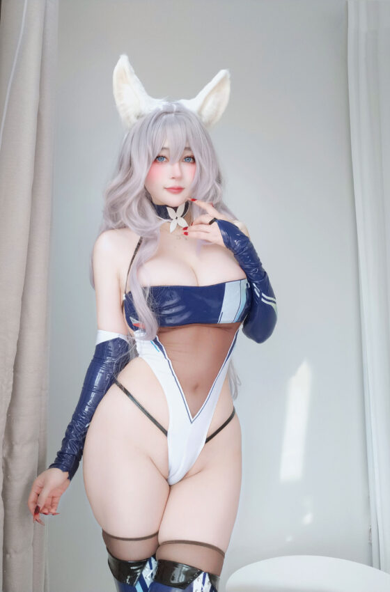 [COSPLAY] Coser小姐姐白银 – 鵗