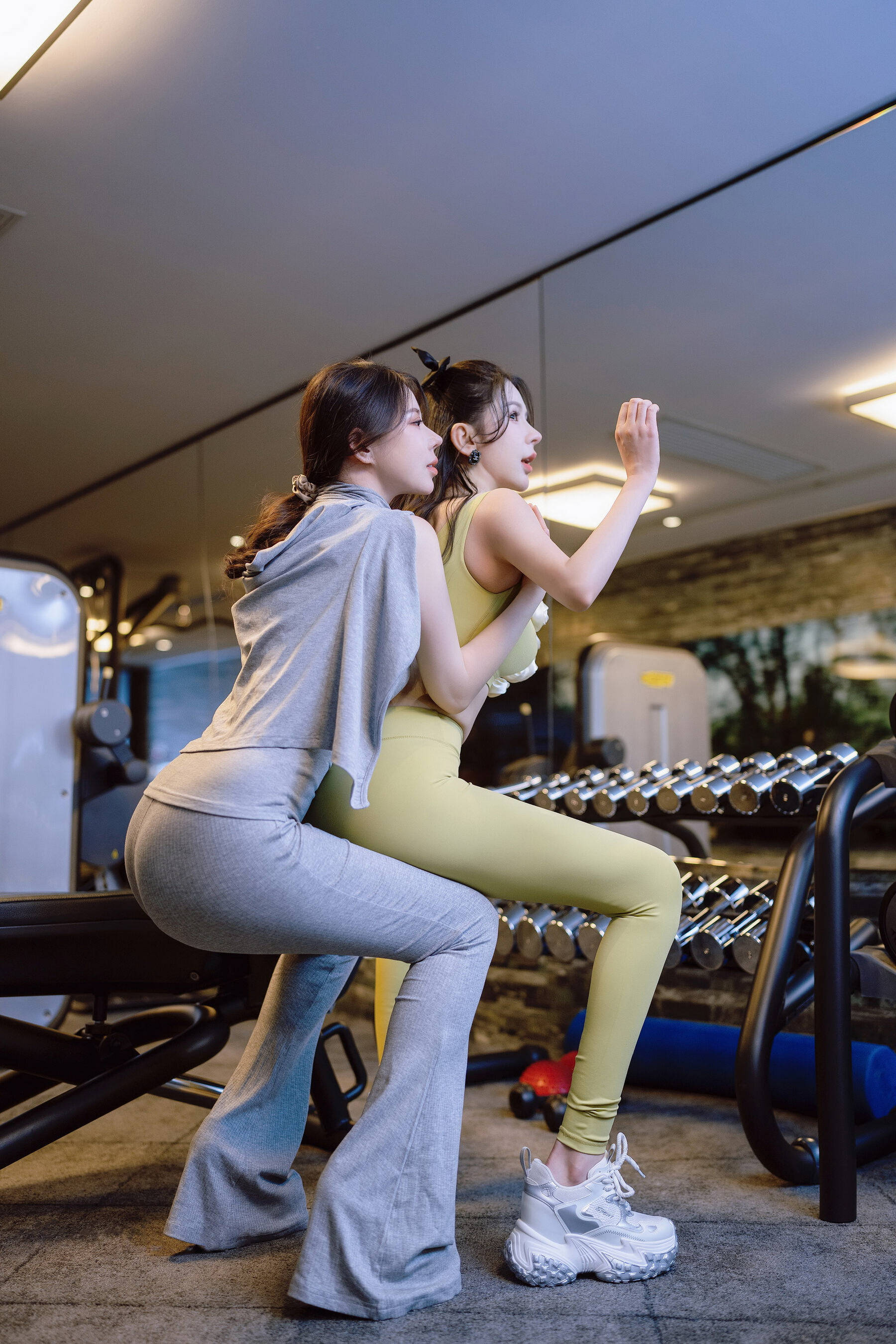 [秀人内购] 李丽莎 & 白茹雪abby 诱人私拍福利 丰乳肥臀惹火对决