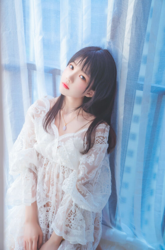 [COSPLAY] 桜桃喵 – 初雪